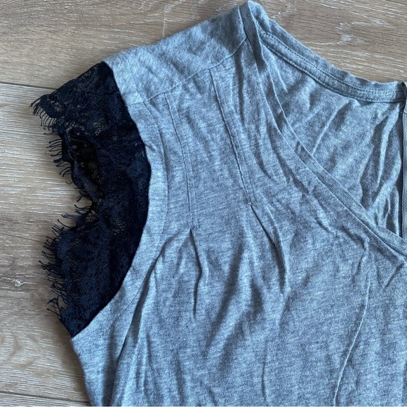 Guess teeshirt black lace details & zipper back medium - Picture 3 of 7